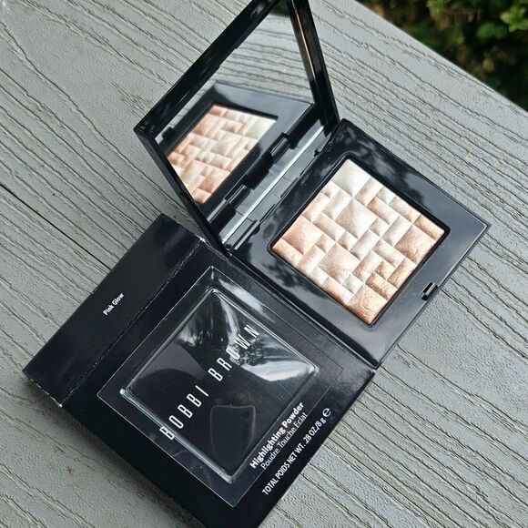 Bobbi Brown Highlighting powder in pink glow NEW msrp $56 - Picture 2 of 16